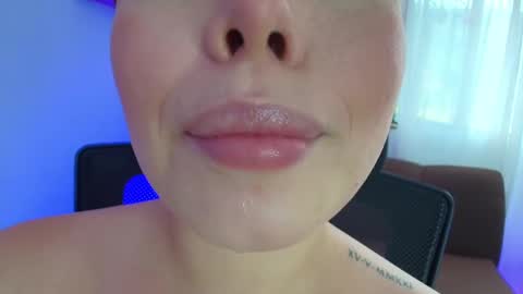 Snapshot of lisbet_21x chatting on 02-14-25, 07:23 Lisbet online show from 02-14-25, 07:23