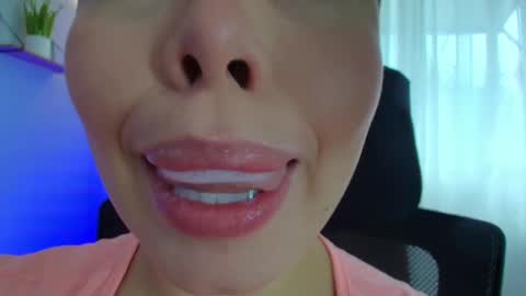 Snapshot of lisbet_21x chatting on 02-27-25, 02:32 Lisbet online show from 02-27-25, 02:32