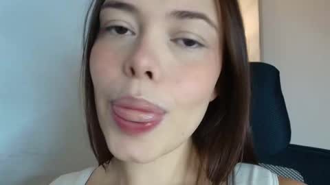 Snapshot of lisbet_21x chatting on 10-21-25, 10:10 Lisbet online show from 10-21-25, 10:10