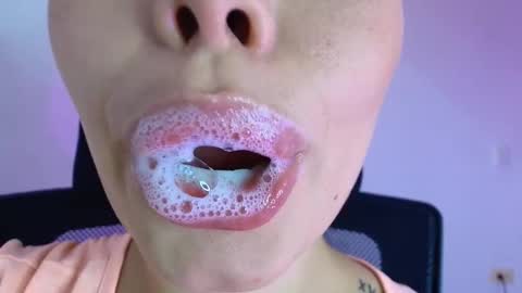 Snapshot of lisbet_21x chatting on 11-21-25, 10:41 Lisbet online show from 11-21-25, 10:41