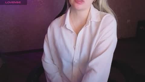 Anna online show from 04-17-26, 05:05