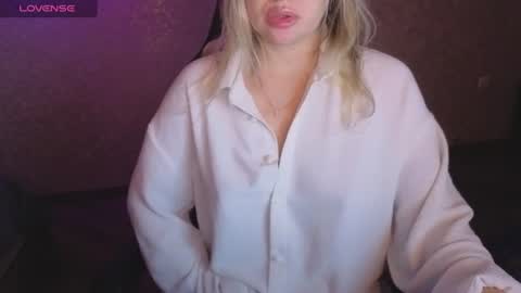 Snapshot of lisenok26 chatting on 06-11-26, 12:32 Anna online show from 06-11-26, 12:32