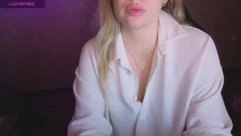 Snapshot of lisenok26 chatting on 06-18-26, 01:39 Anna online show from 06-18-26, 01:39