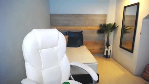 Liseth Fox online show from 12-12-24, 02:04