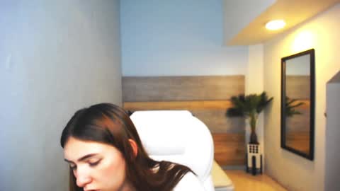 Liseth Fox online show from 12-20-24, 07:17