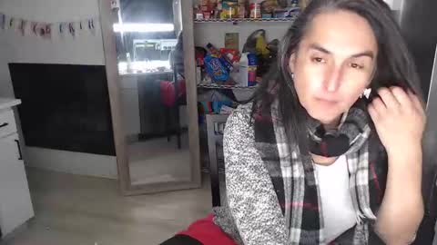 Lisette LaRoche online show from 12-05-25, 07:06