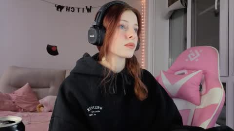 Lika online show from 11-22-25, 01:32