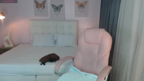 Snapshot of liss_black chatting on 12-05-24, 12:22 Andrea online show from 12-05-24, 12:22