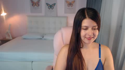 Snapshot of liss_black chatting on 01-06-25, 06:31 Andrea online show from 01-06-25, 06:31