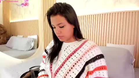 Snapshot of liss_reyes chatting on 06-19-26, 12:09 Liss online show from 06-19-26, 12:09
