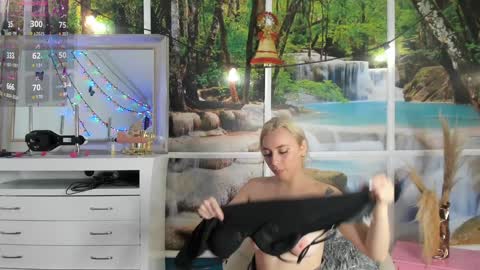 Snapshot of lissa_brown_ chatting on 12-12-24, 02:26 Lissa online show from 12-12-24, 02:26