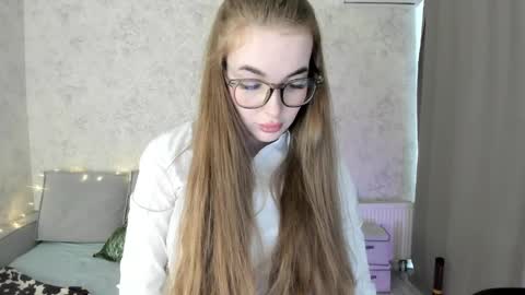 Snapshot of lissacain chatting on 11-06-25, 06:03 Lissa online show from 11-06-25, 06:03