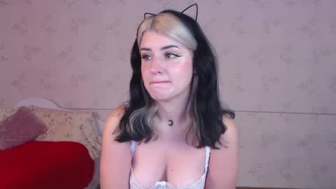 Snapshot of lissalucy chatting on 11-26-25, 08:37 Alice Dont forget to thumbs up its very important online show from 11-26-25, 08:37