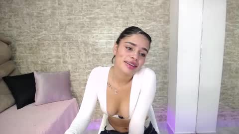 Snapshot of lissbrown chatting on 11-01-25, 12:51 Liss Brown online show from 11-01-25, 12:51