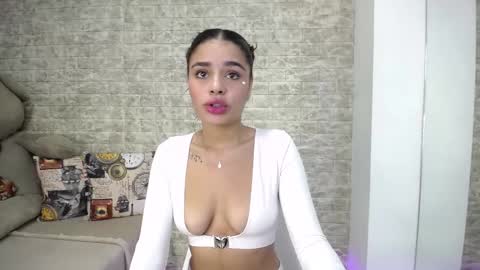 Snapshot of lissbrown chatting on 11-04-25, 01:10 Liss Brown online show from 11-04-25, 01:10