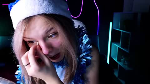 Snapshot of litabrom chatting on 12-14-24, 01:28 Lena online show from 12-14-24, 01:28