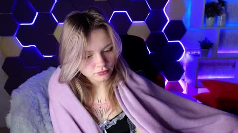 Snapshot of litabrom chatting on 12-19-24, 01:39 Lena online show from 12-19-24, 01:39