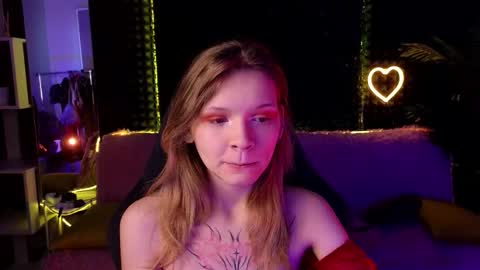 Snapshot of litabrom chatting on 10-11-25, 02:11 Lena online show from 10-11-25, 02:11