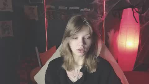 Snapshot of litabrom chatting on 10-20-25, 01:39 Lena online show from 10-20-25, 01:39