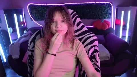 Snapshot of litabrom chatting on 11-18-25, 09:03 Lena online show from 11-18-25, 09:03