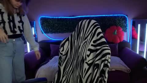 Snapshot of litabrom chatting on 11-19-25, 08:58 Lena online show from 11-19-25, 08:58