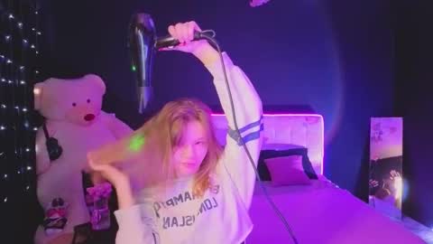 Snapshot of litabrom chatting on 11-26-25, 02:34 Lena online show from 11-26-25, 02:34