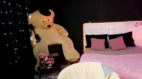 Snapshot of litabrom chatting on 11-27-25, 02:57 Lena online show from 11-27-25, 02:57