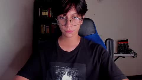 Snapshot of literateboy chatting on 06-11-26, 01:49 Literateboy online show from 06-11-26, 01:49