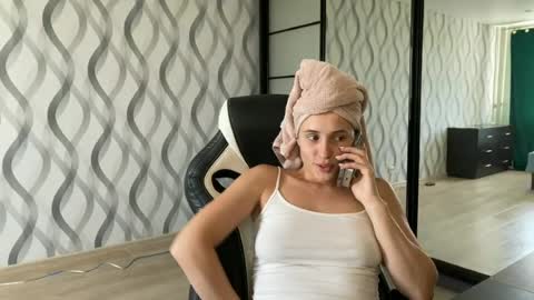 Snapshot of litle_girl05 chatting on 07-07-26, 08:40 LUNA online show from 07-07-26, 08:40