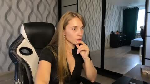 Snapshot of litle_girl05 chatting on 07-10-26, 04:31 LUNA online show from 07-10-26, 04:31