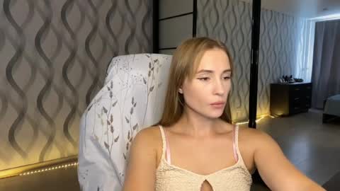 Snapshot of litle_girl05 chatting on 07-28-26, 09:48 LUNA online show from 07-28-26, 09:48