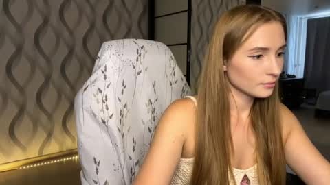Snapshot of litle_girl05 chatting on 07-28-26, 11:17 LUNA online show from 07-28-26, 11:17
