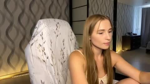 Snapshot of litle_girl05 chatting on 07-28-26, 02:13 LUNA online show from 07-28-26, 02:13