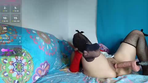 Snapshot of littl3_v4le chatting on 05-10-26, 01:11 Stefy online show from 05-10-26, 01:11
