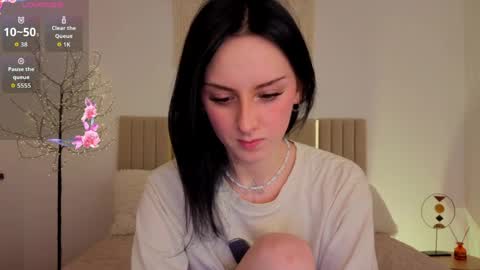 Snapshot of little1_molly chatting on 05-24-26, 09:31 Molly online show from 05-24-26, 09:31