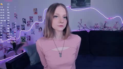 Snapshot of little__caprice chatting on 11-14-25, 07:18 Bella online show from 11-14-25, 07:18