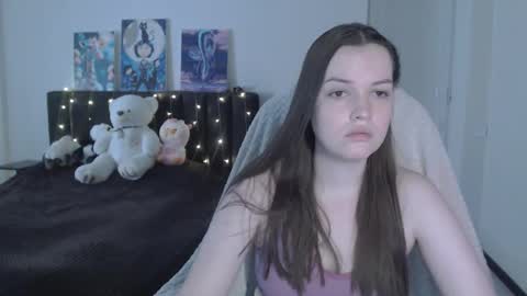 Snapshot of little__flowers chatting on 09-21-25, 07:21 little__flowers online show from 09-21-25, 07:21