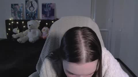 Snapshot of little__flowers chatting on 09-30-25, 11:04 little__flowers online show from 09-30-25, 11:04