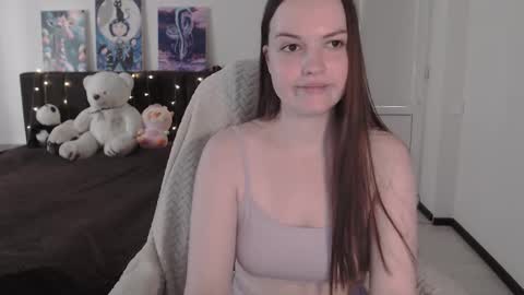 Snapshot of little__flowers chatting on 10-04-25, 08:01 little__flowers online show from 10-04-25, 08:01