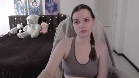 Snapshot of little__flowers chatting on 10-22-25, 07:30 little__flowers online show from 10-22-25, 07:30