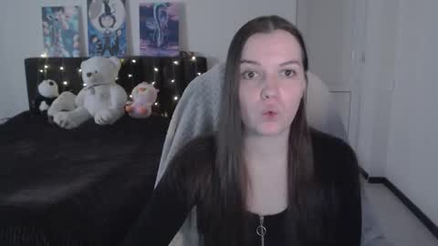 Snapshot of little__flowers chatting on 10-26-25, 08:20 little__flowers online show from 10-26-25, 08:20