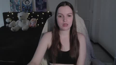 Snapshot of little__flowers chatting on 11-25-25, 09:42 little__flowers online show from 11-25-25, 09:42