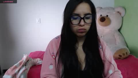 Snapshot of little__samantha_ chatting on 11-05-25, 11:43 Samantha. online show from 11-05-25, 11:43