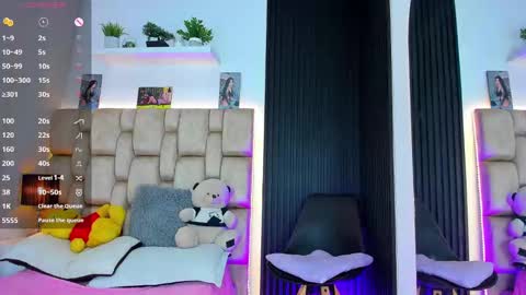 Sophie ---- connected from 1400 to 2100 Colombia time online show from 10-09-25, 07:45