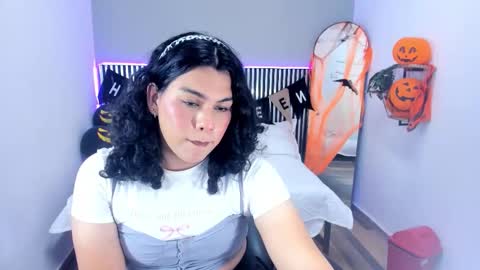 Snapshot of little_alli chatting on 10-29-25, 08:32 L I T T L E A L L I online show from 10-29-25, 08:32