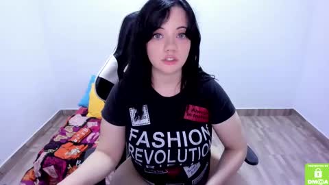 Snapshot of little_angely chatting on 12-11-24, 07:09 Angely online show from 12-11-24, 07:09