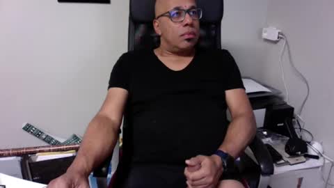 Snapshot of little_buddha chatting on 01-02-25, 09:07 Pure Black Power online show from 01-02-25, 09:07