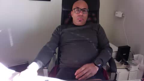 Snapshot of little_buddha chatting on 11-04-25, 12:15 Pure Black Power online show from 11-04-25, 12:15