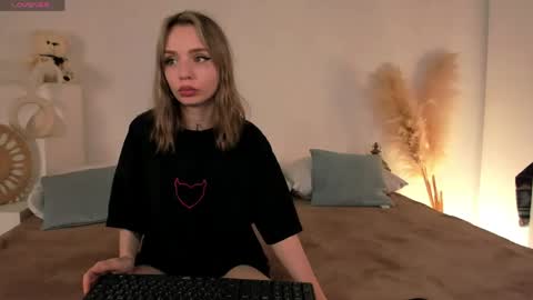 little_clare_ online show from 05-22-26, 12:33