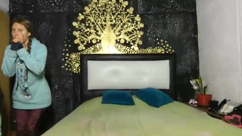 Diablita online show from 12-18-25, 02:17